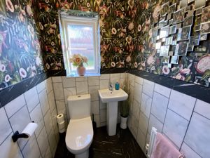 Guest WC- click for photo gallery